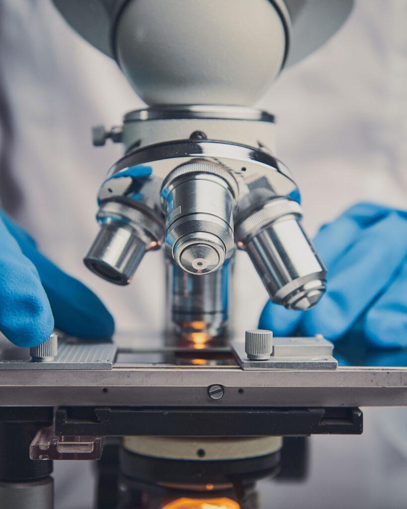 Laboratory microscope and medical equipment